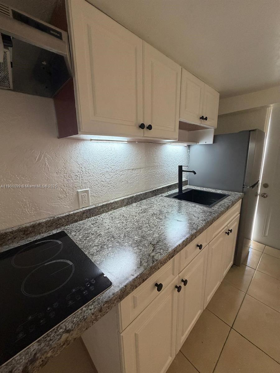 2660 Ne 212th Ter R, Miami