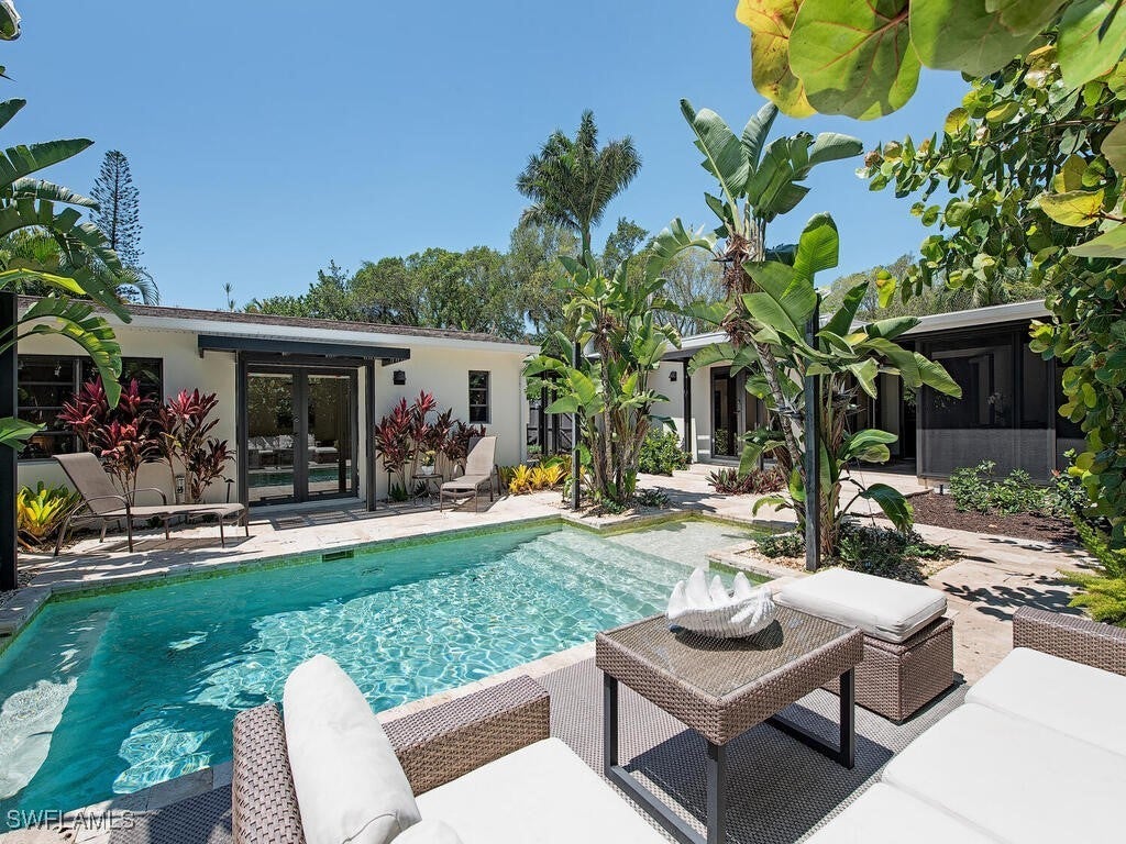 1200 9th Ave N, Naples