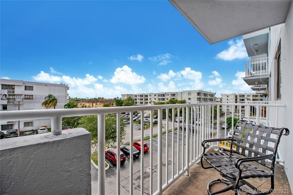 8251 Nw 8th St 414, Miami