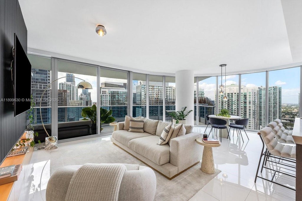 200 Biscayne Boulevard Way 3702, Miami