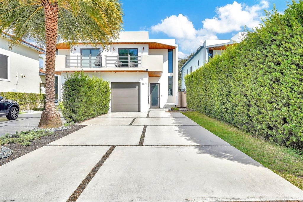 8871 Sw 28th St, Miami