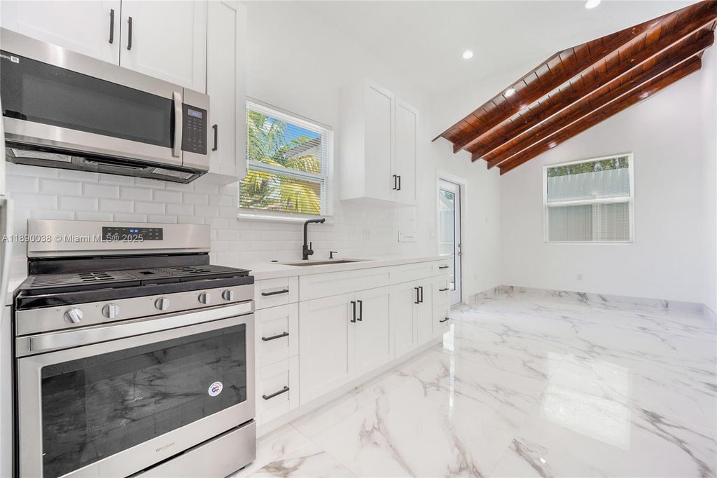 2512 Sw 14th St R, Miami