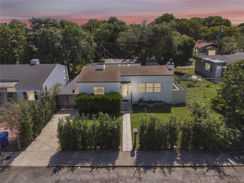 774 Nw 49th St, Miami