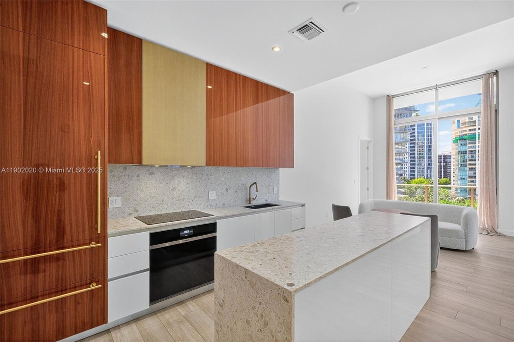 2655 S Bayshore Dr 705, Miami