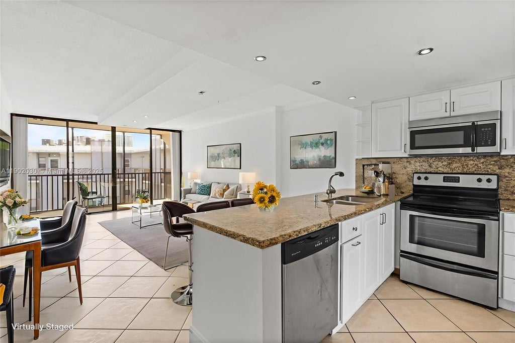 3475 N Country Club Dr 814, Aventura