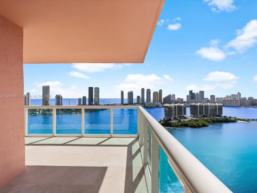 3370 Hidden Bay Dr 3113, Aventura