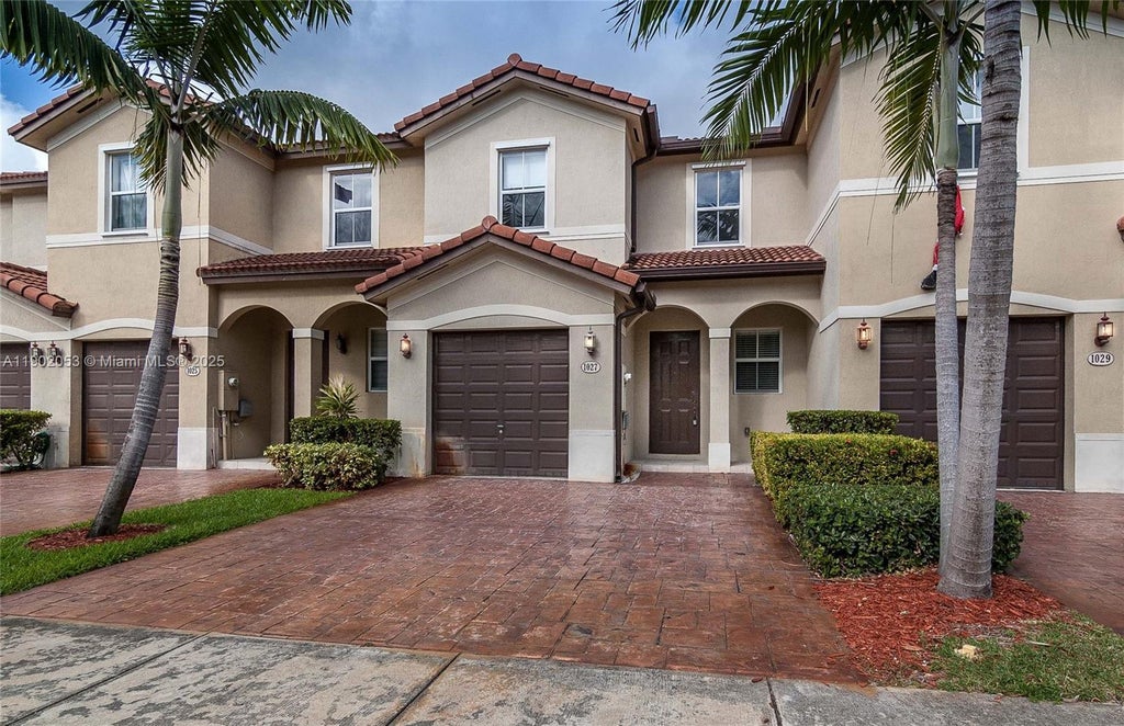 1027 Ne 207th St 1027, Miami