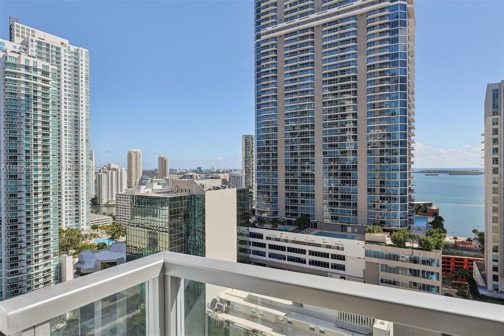1060 Brickell Ave 2607, Miami