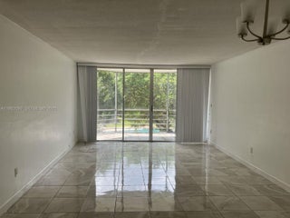 Photo of Listing #A11902092