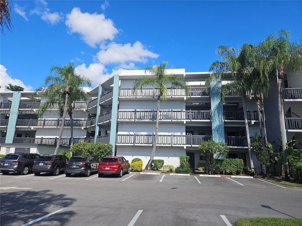 1021 Mockingbird Ln 105, Plantation