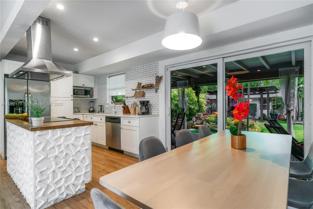 14615 Ne 3rd Ct, Miami