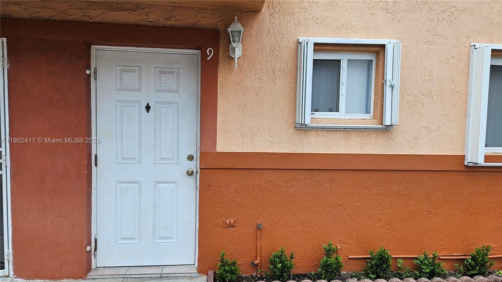 8079 Nw 8th St 9, Miami