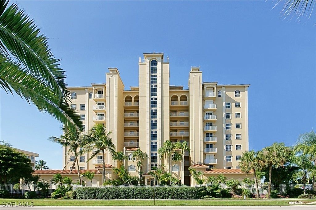 9577 Gulf Shore Dr 601, Naples