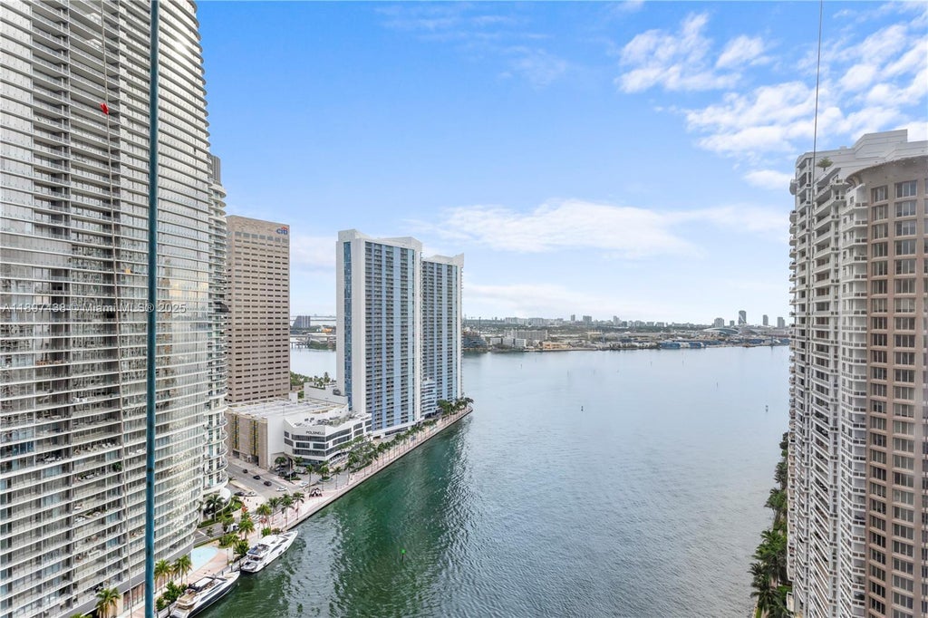 465 Brickell Ave 2702, Miami