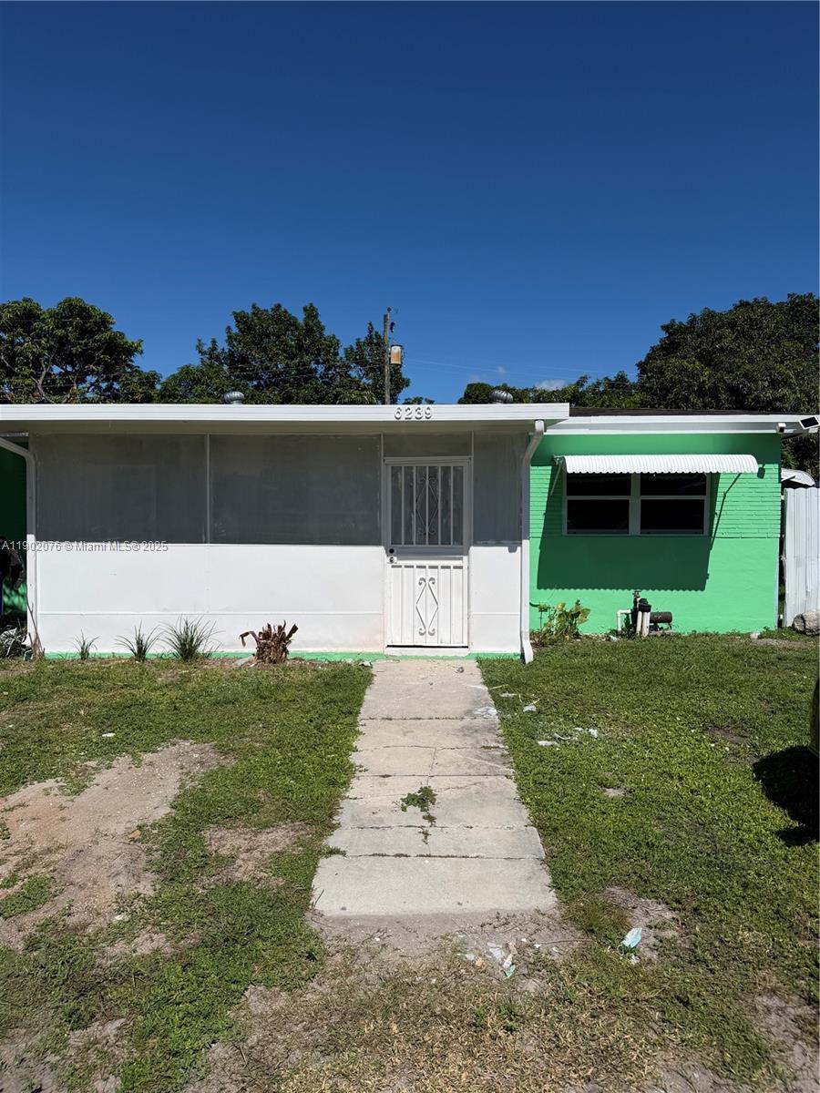 6239 Grant Ct, Hollywood