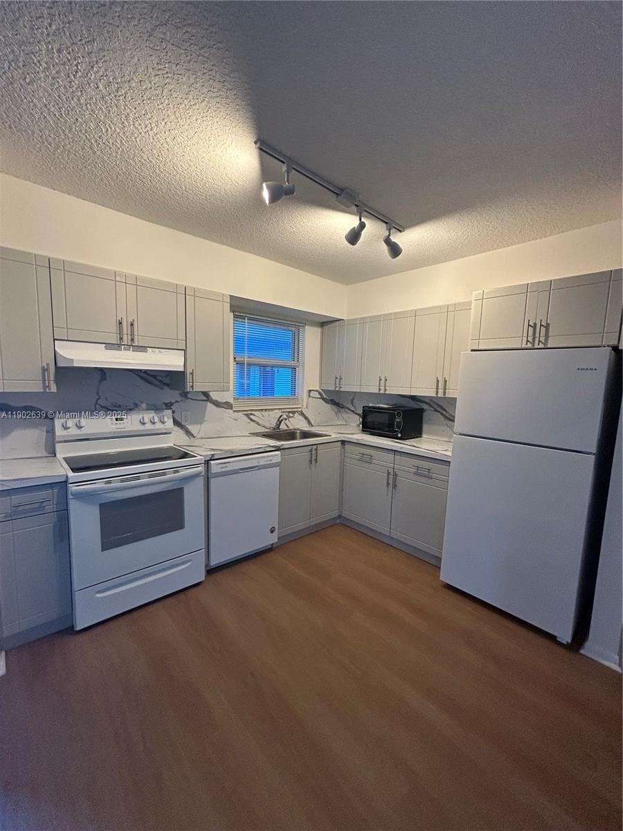 305 Lewis Ln 8, Dania Beach