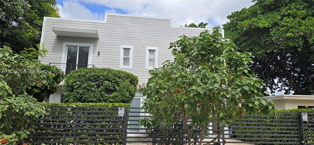 3823 Thomas Ave, Miami
