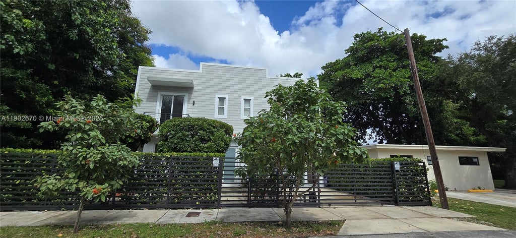 3823 Thomas Ave, Miami