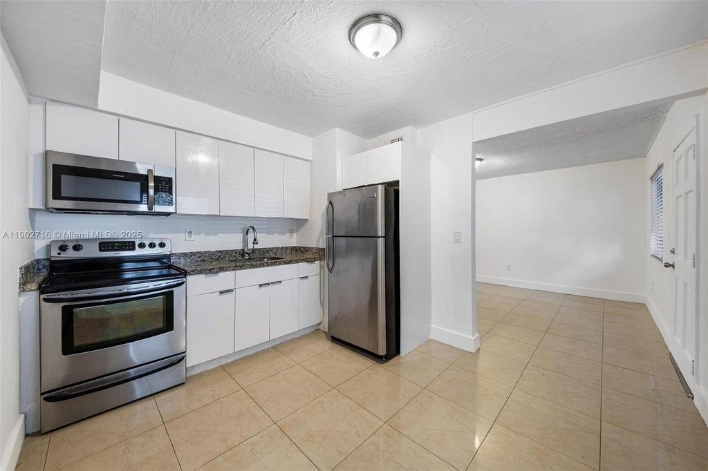 13251 Memorial Hwy 15, North Miami