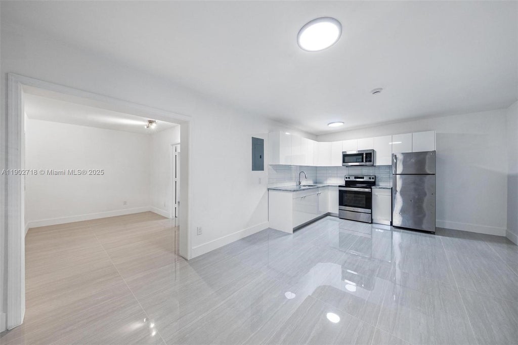 1050 Ne 129th St 2, North Miami
