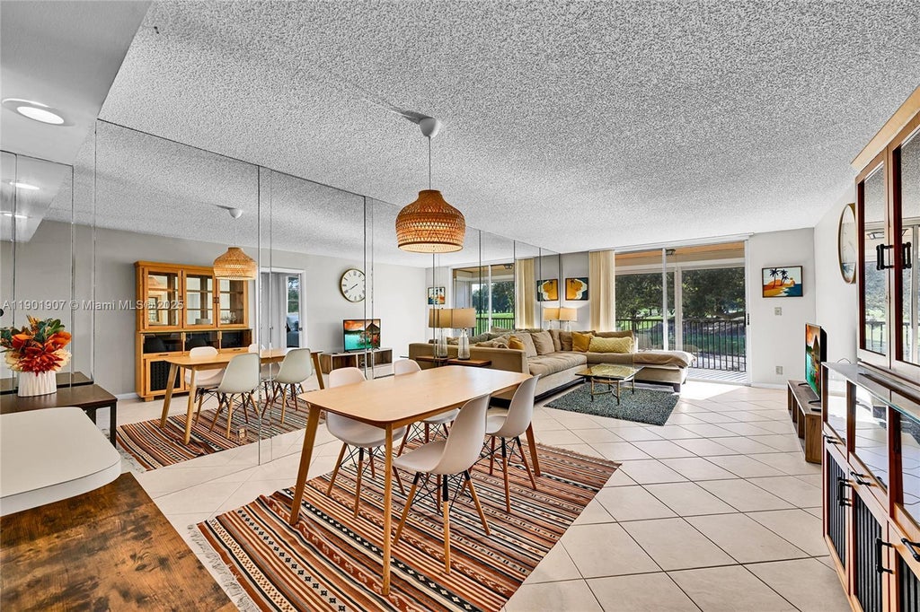 3001 W Rolling Hills Cir 210, Davie