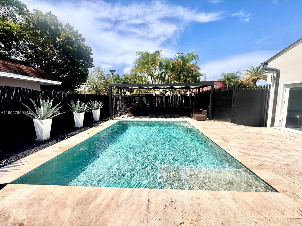 1700 Sw 16th Ter, Miami