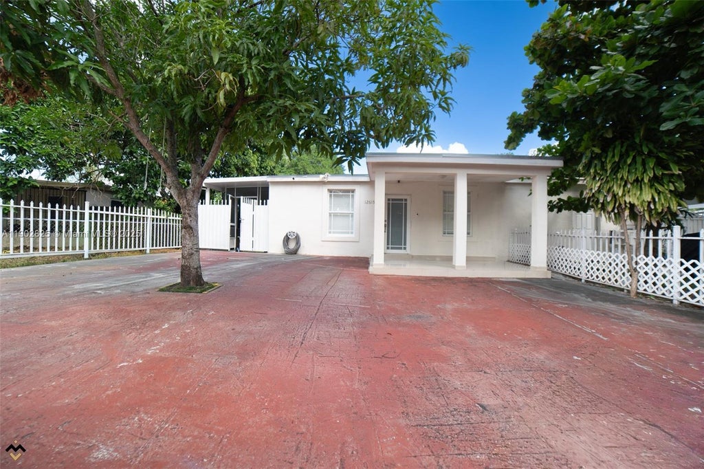 12615 E Randall Park Dr 1, Miami