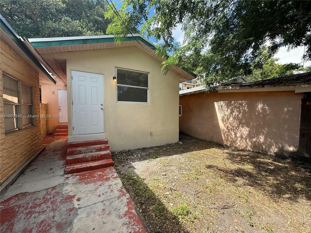 906 Sw 14th Ave 908, Miami