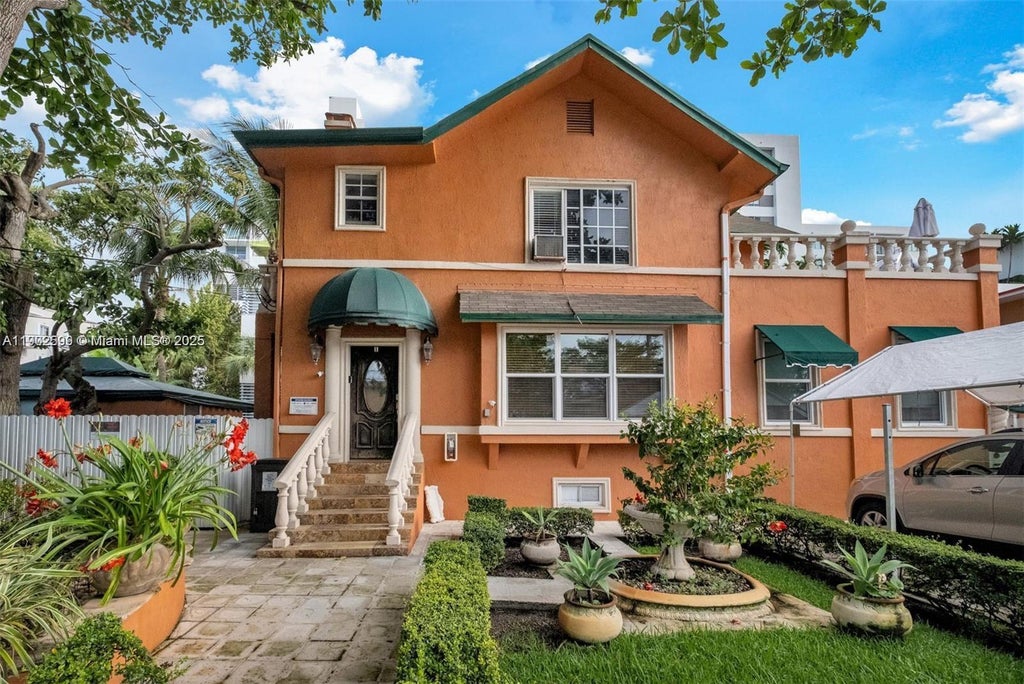 1033 Nw 6th St A, Miami