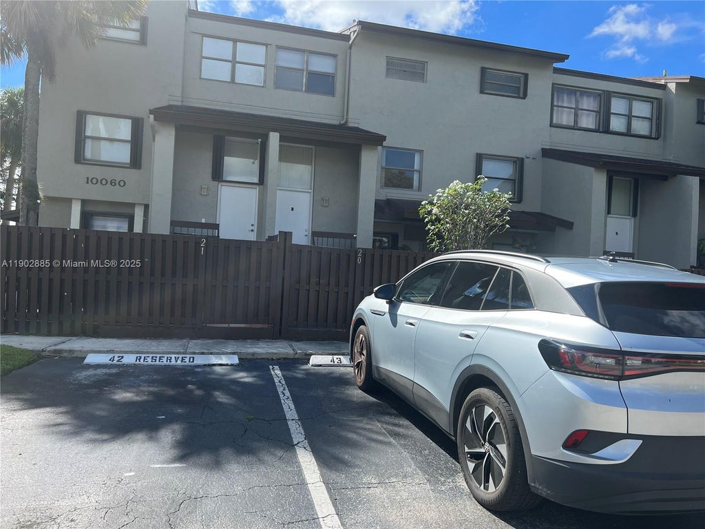 10060 Nw 9th St Cir 20, Miami