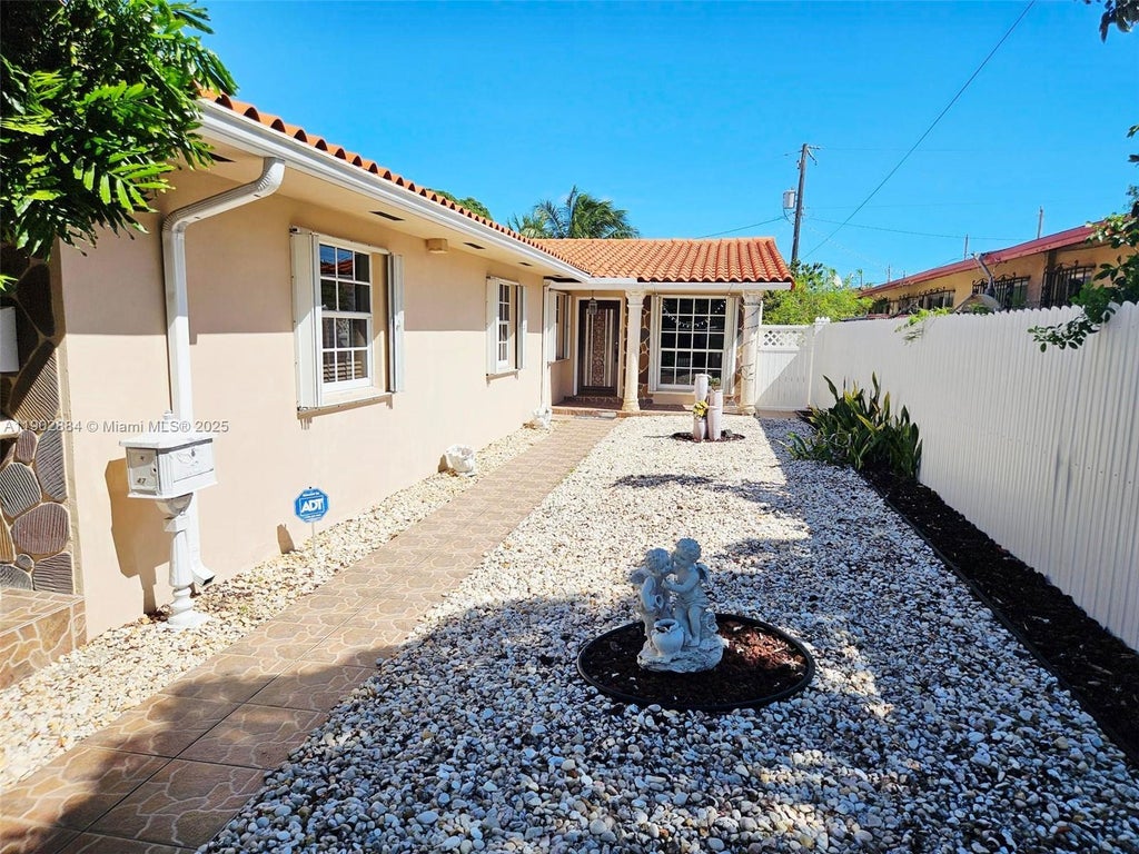 47 Nw 48 Ct Rear Unit, Miami