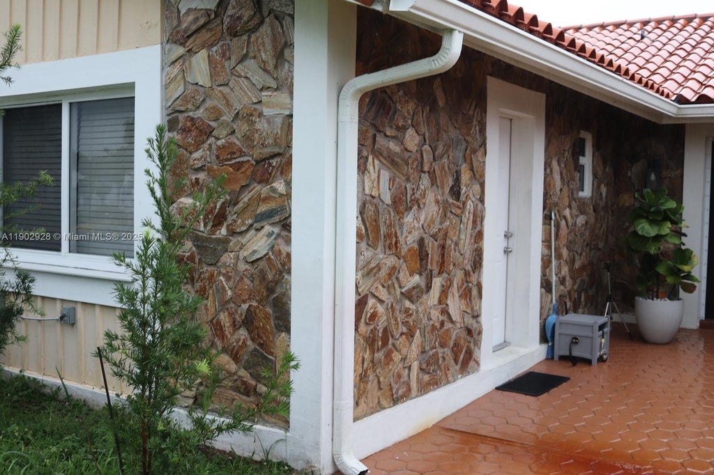 20022 Nw 58th Ct 1, Hialeah