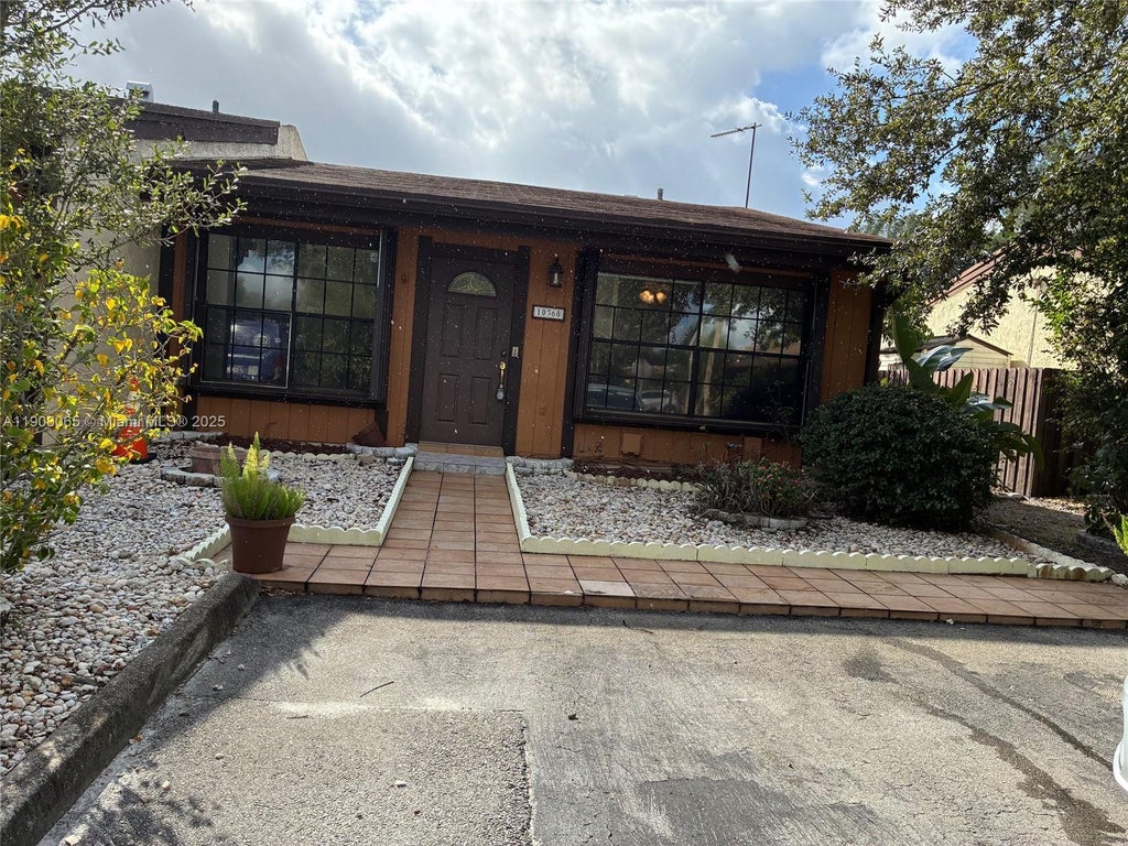 10360 W Cypress Ct 10360, Pembroke Pines