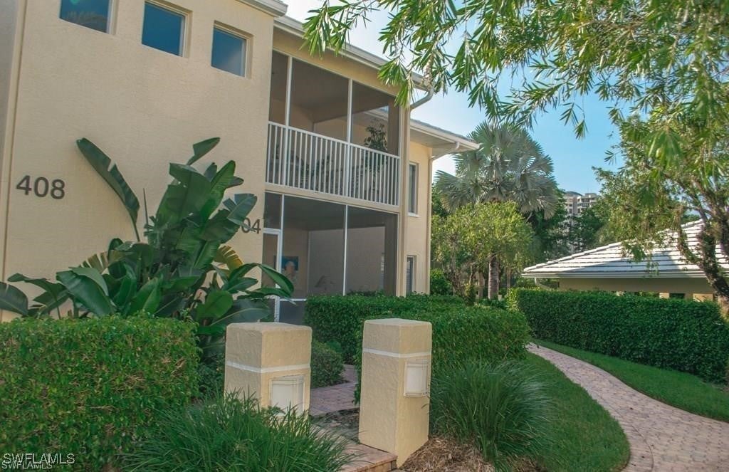 5817 Glencove Dr 404, Naples