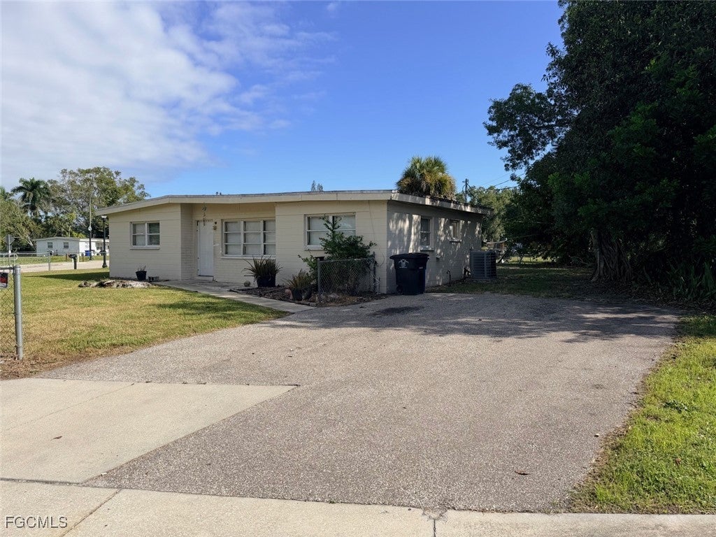 1341 Gardenia Ave, Fort Myers