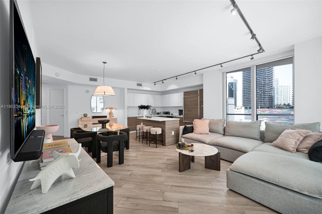 1100 S Miami Ave 1010, Miami