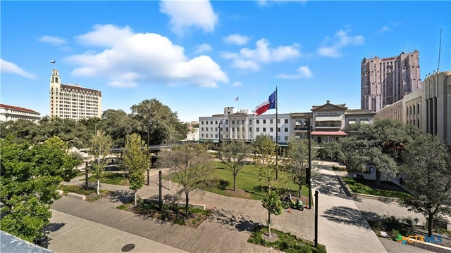 222 Losoya 201, San Antonio