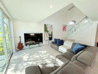 Photo of Listing #A11902353