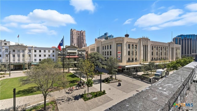 222 Losoya 202, San Antonio