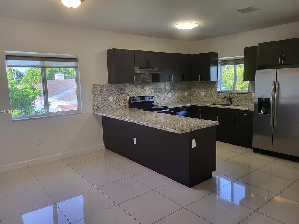 1027 Sw 11th Ave 1027, Miami