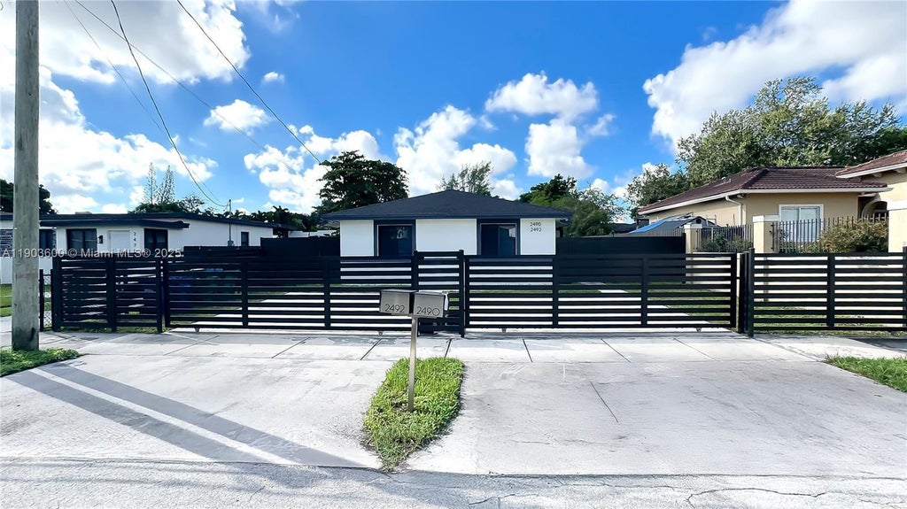 2490 Nw 44th St 2490, Miami