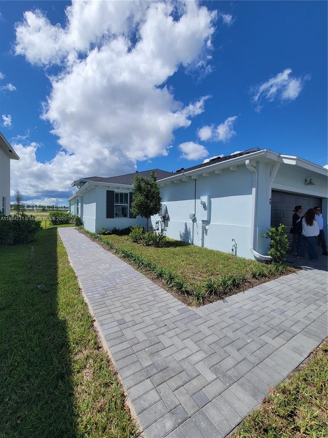 Photo of Listing #A11894231