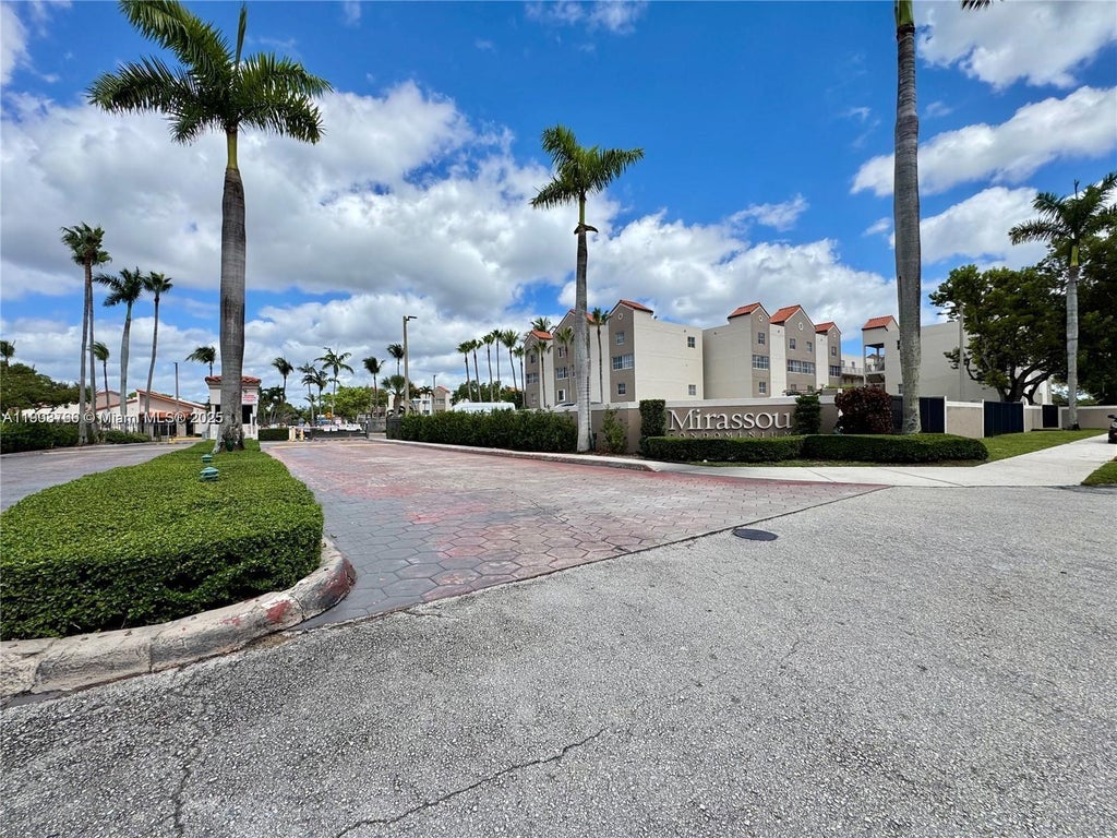 6175 Nw 186th St 303, Hialeah