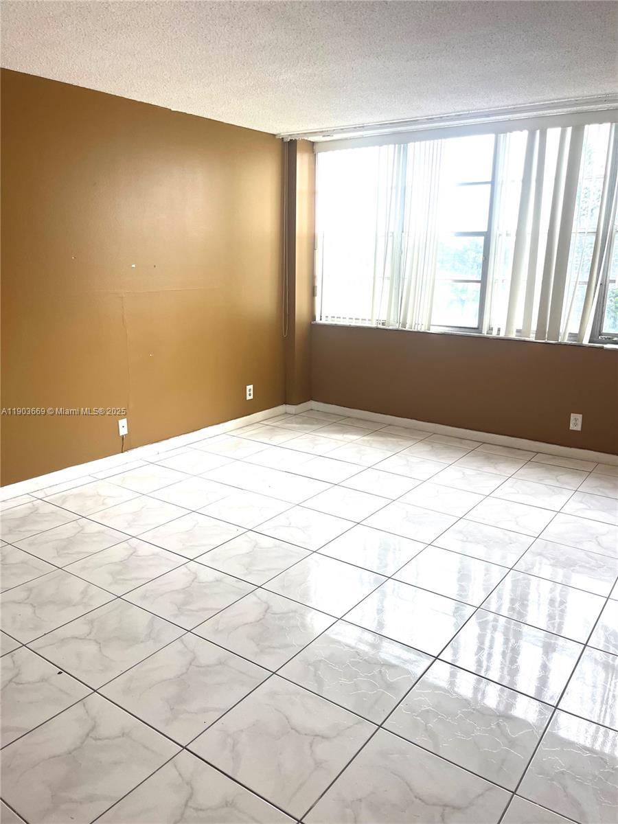 2025 Ne 164th St 508, North Miami Beach