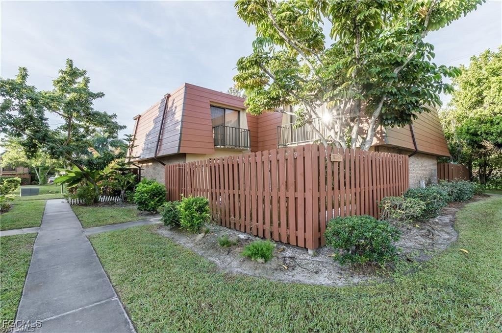 1520 Park Meadows Dr 4, Fort Myers