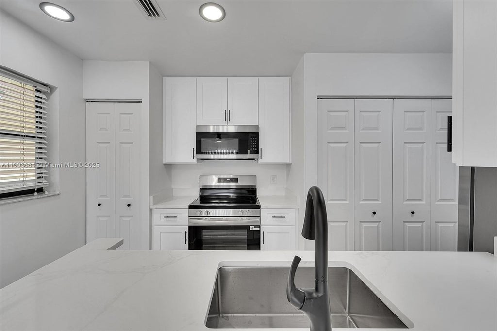 10035 Winding Lake Rd 204, Sunrise