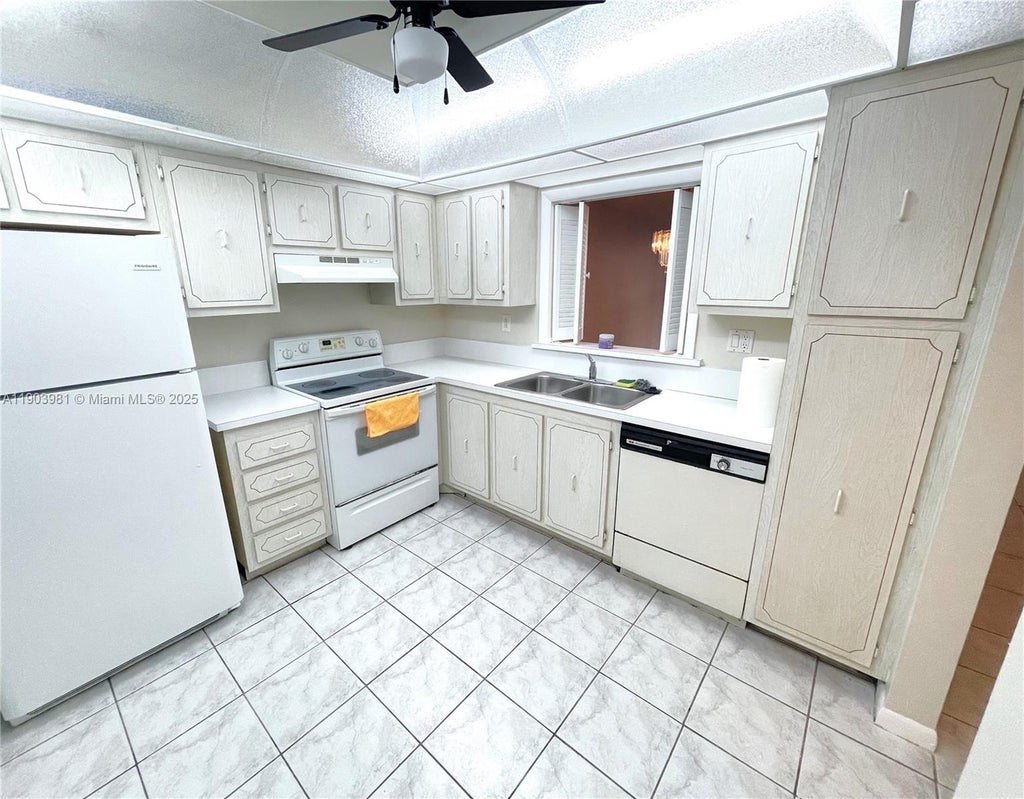 403 Nw 68th Ave 104, Plantation