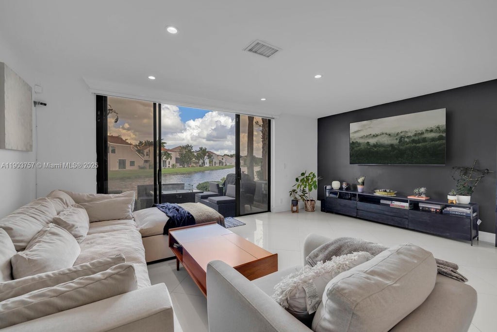 10731 Nw 14th St 275, Plantation