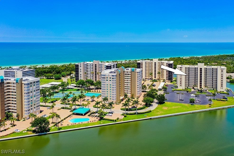 17 Bluebill Ave 702, Naples