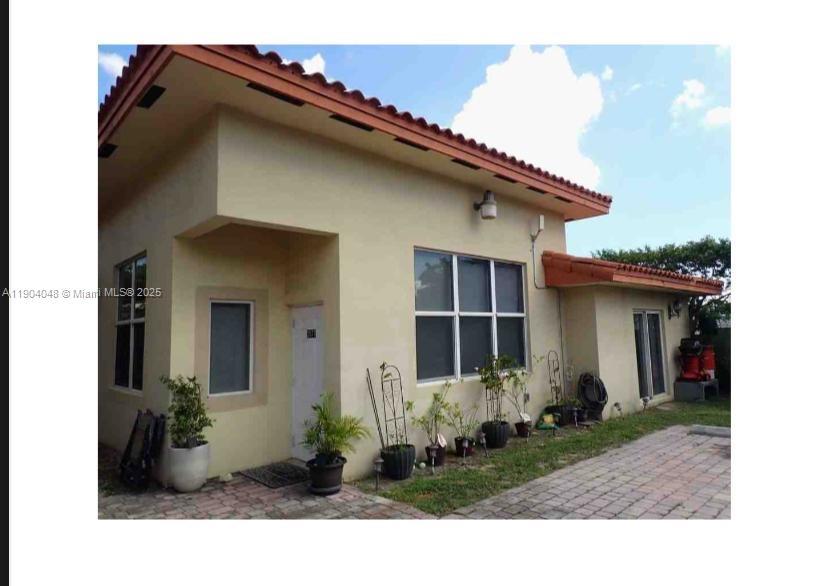2577 Ne 184th Ter, North Miami Beach